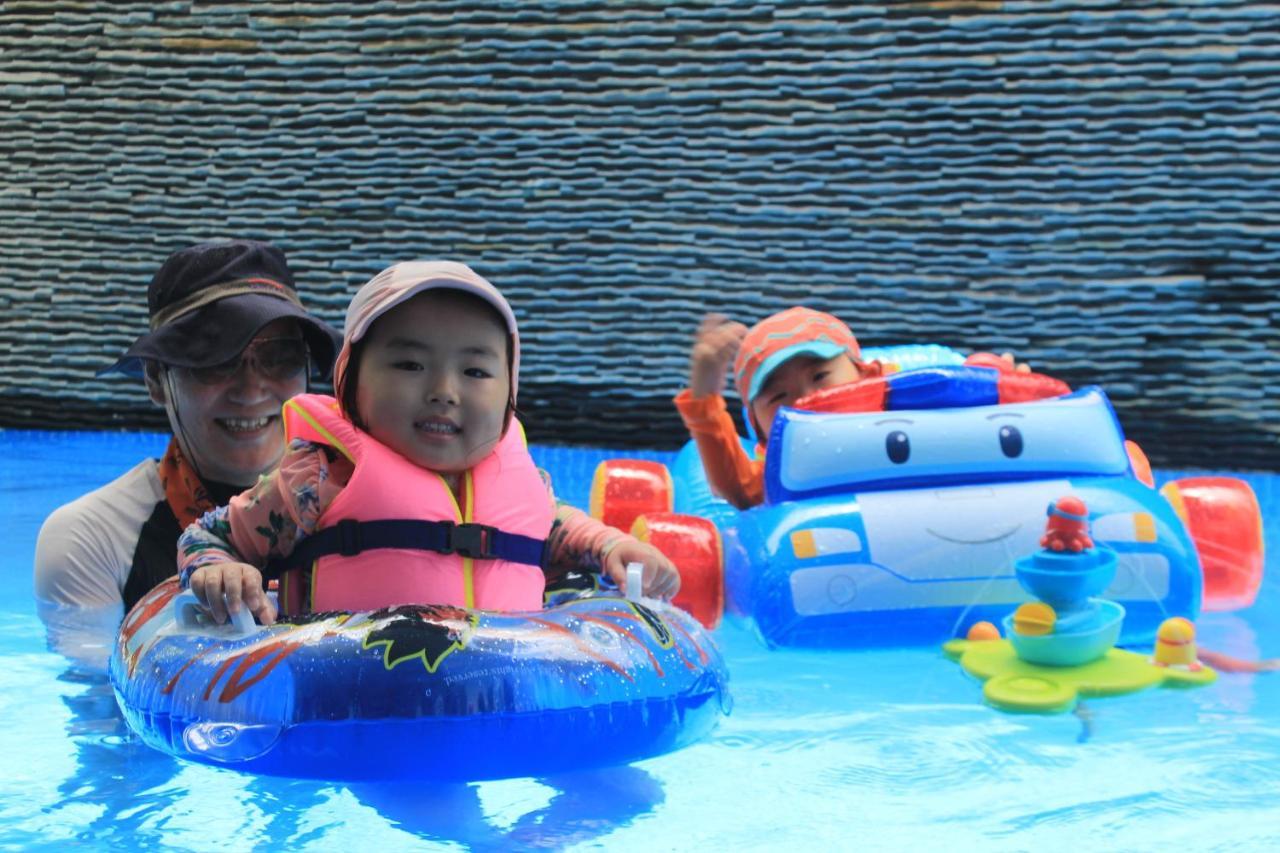 Vivian Villa & Apartment By My Khe Beach Da Nang Buitenkant foto